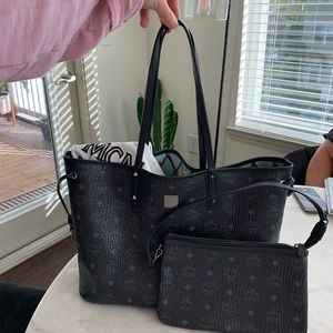MCM LARGE REVERSIBLE TOTE AND CLUTCH